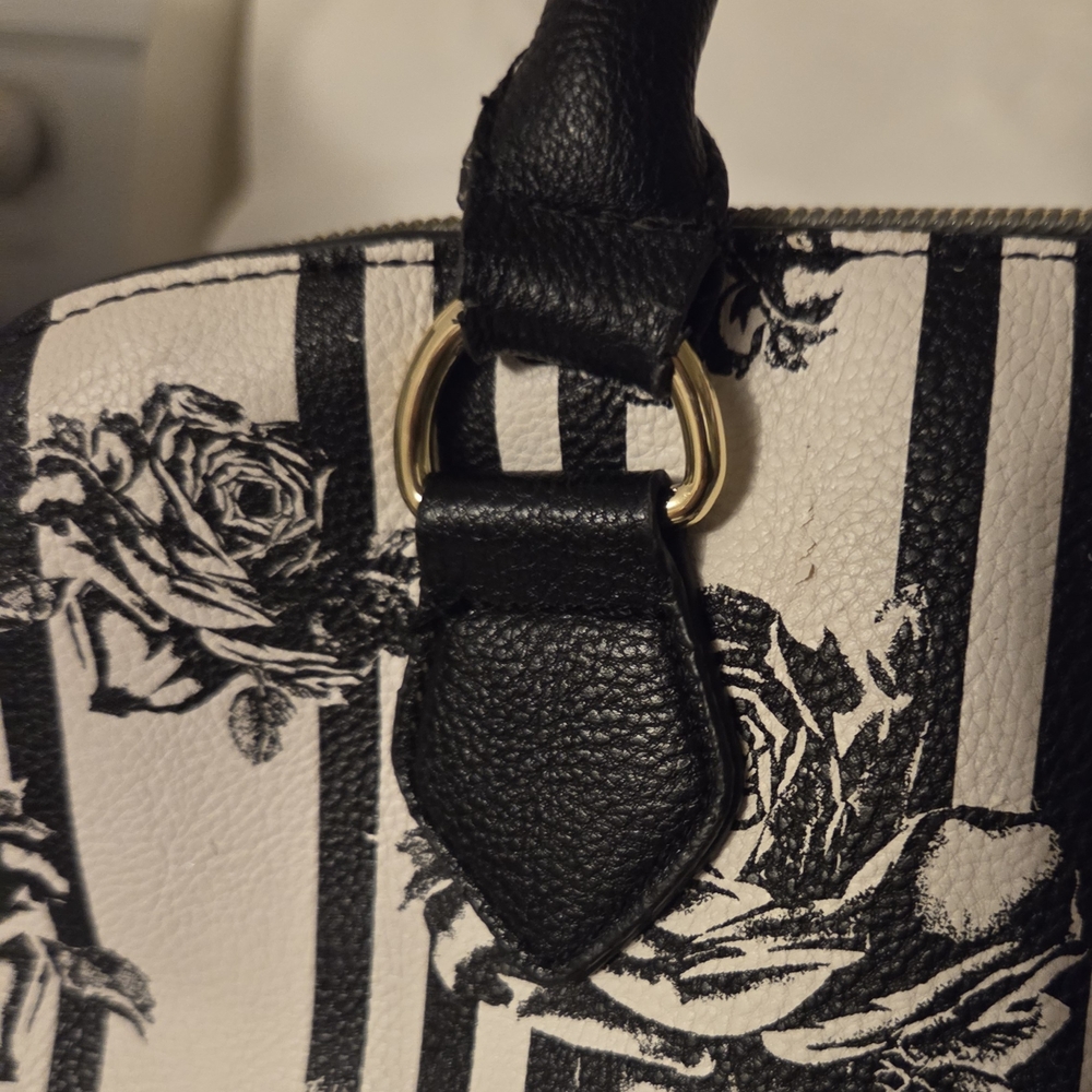 Betsey Johnson Striped Floral Satchel Crossbody with Blue Bow Preloved - Picture 16 of 16